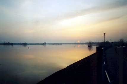 Abend in Wittenberge - Hochwasserlandschaft im Frühjahr